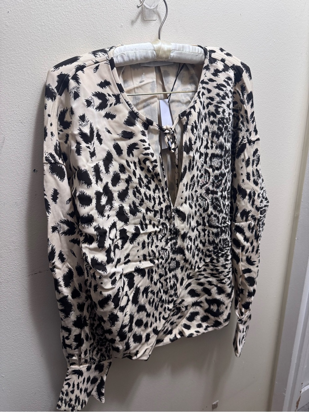 Equipment Femme Black & Cream Animal Print Blouse size large new w/ tags